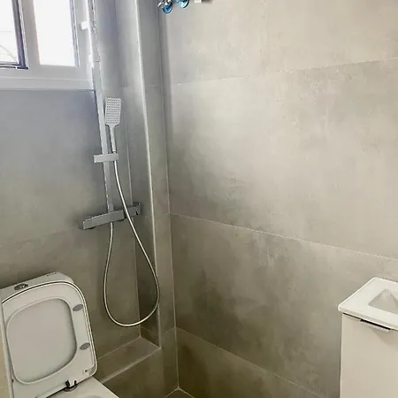 Апартаменты Modern Tiny House In Волос